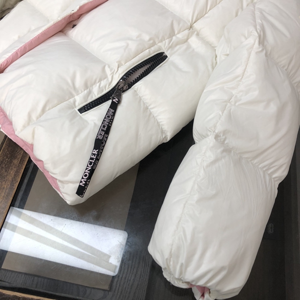 ハイクオリティダウンジャケット素材ディテール